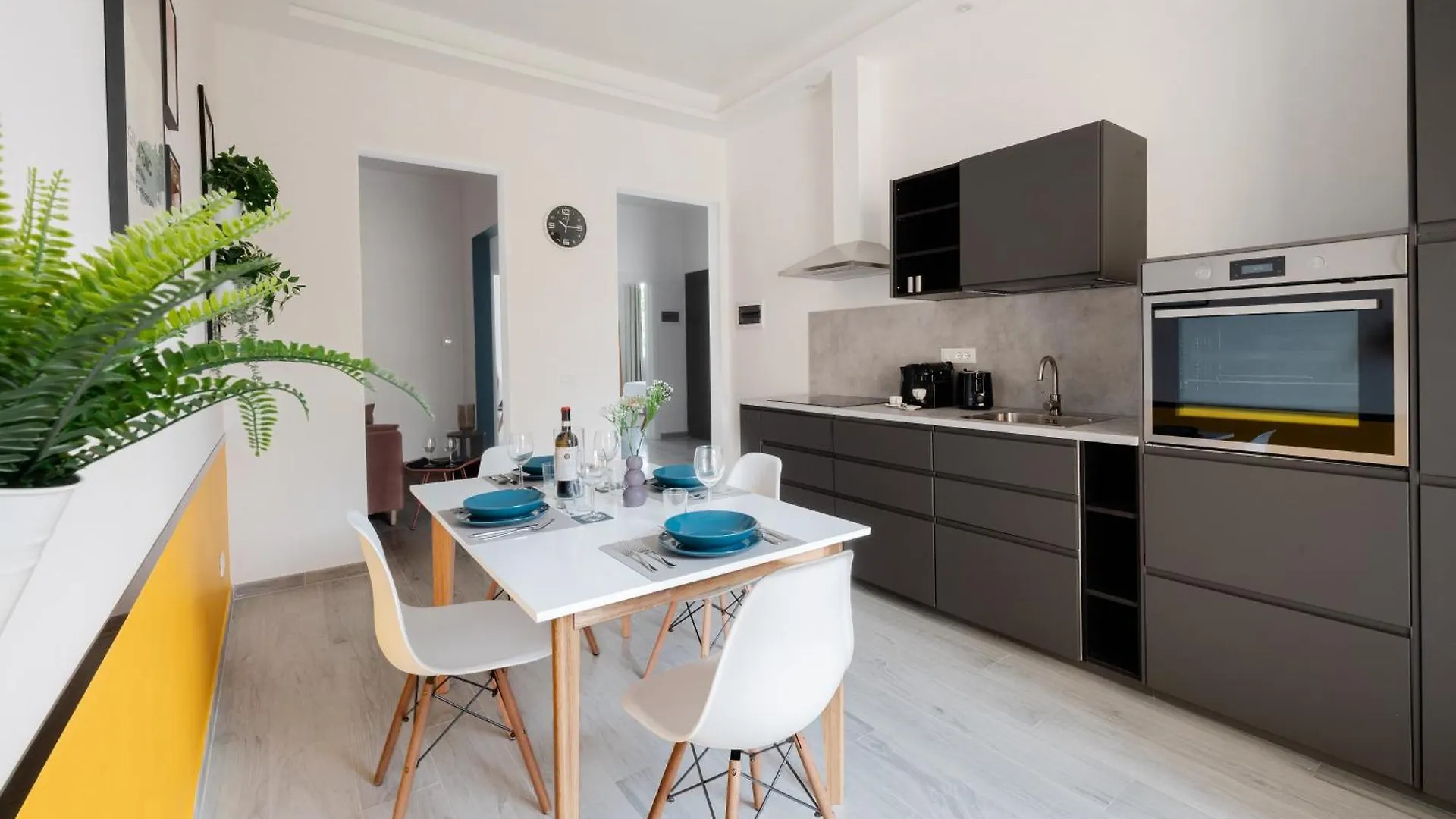 Via Pollaiolo Apartments: Comfort and Style near Tram Florence