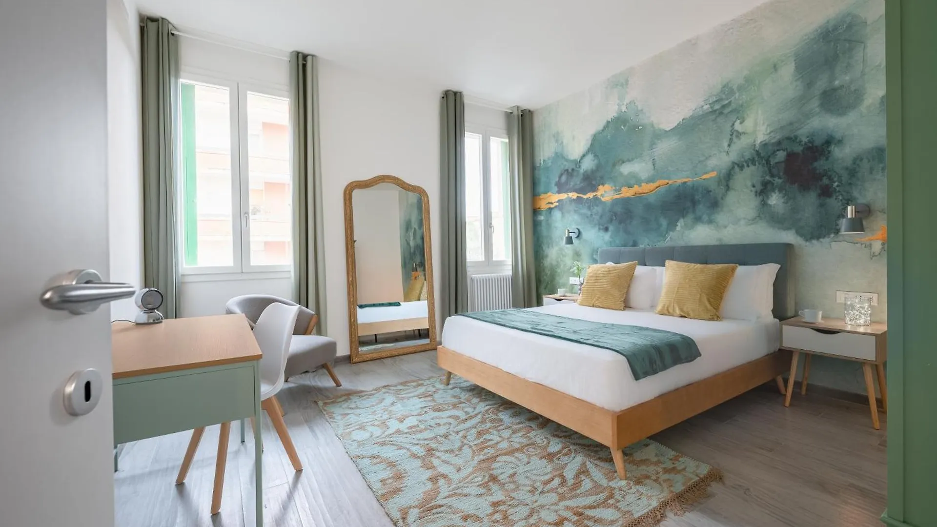 Via Pollaiolo Apartments: Comfort and Style near Tram Florence