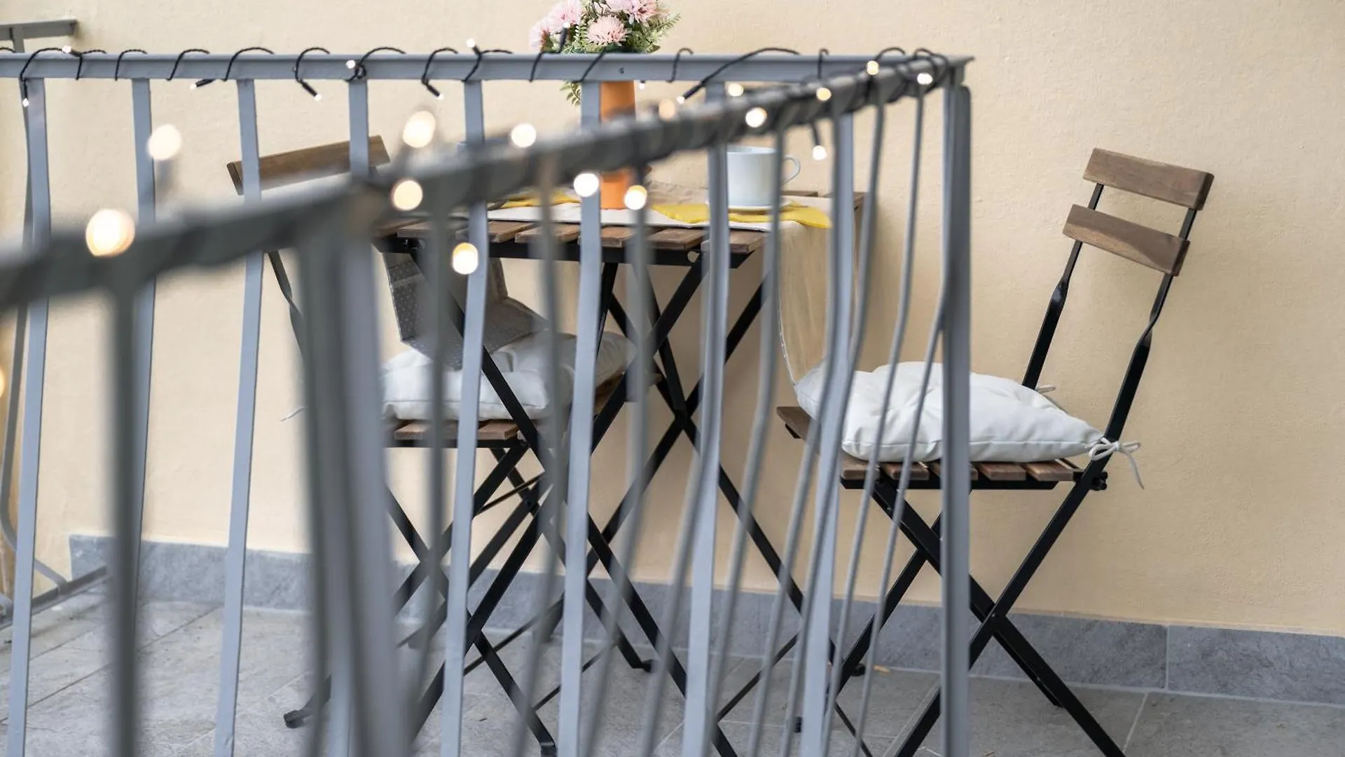 Via Pollaiolo Apartments: Comfort and Style near Tram Florence Apartment